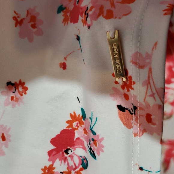 Calvin Klein Floral Sleeveless Blouse - White and Red Medium - Picture 4 of 6